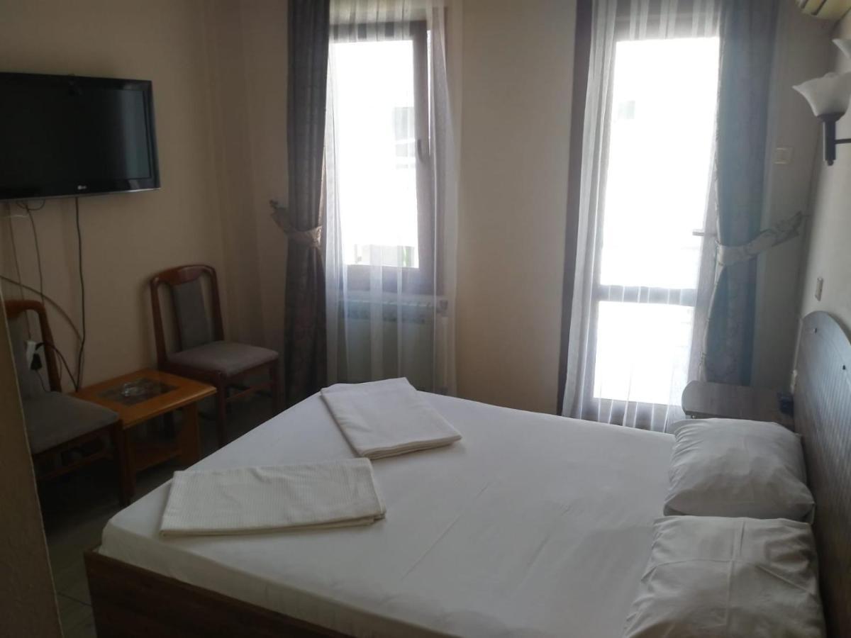 Limon Otel Foça Buitenkant foto