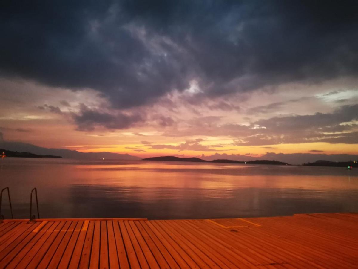 Limon Otel Foça Buitenkant foto