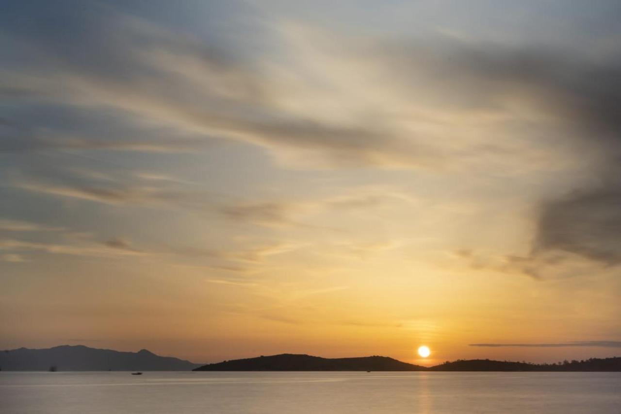 Limon Otel Foça Buitenkant foto